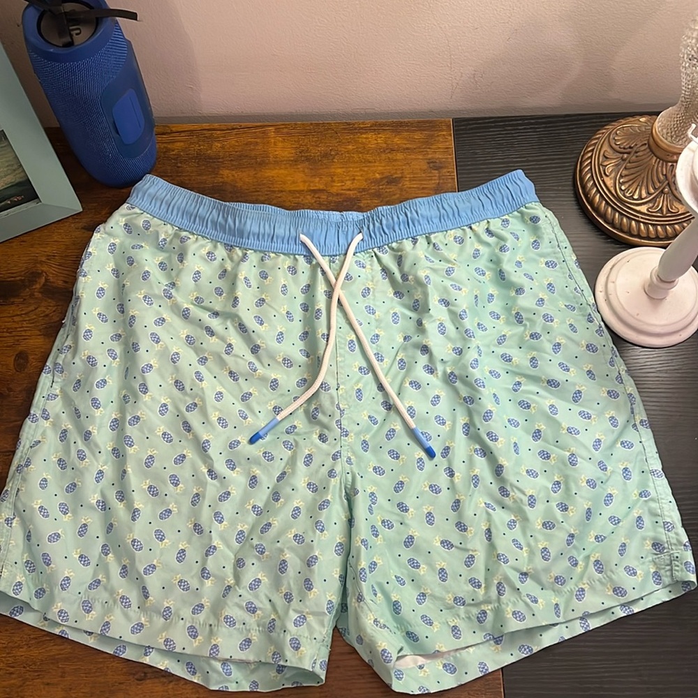 Southern Tide Pineapple Swim Trunks Size Large